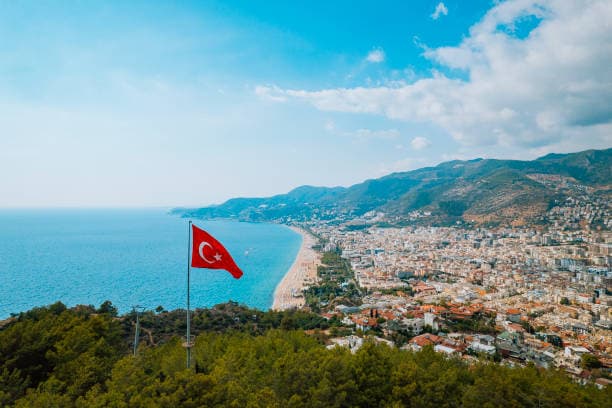 Antalya’ya Seyahat: Rahatlama ve Teknolojiyi Birleştirmek